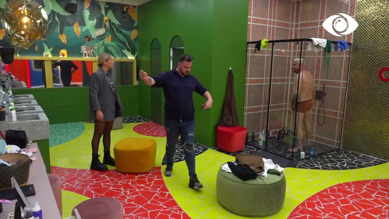 E tmerrshme/ Kejvina ankohet për aromën e tualetet