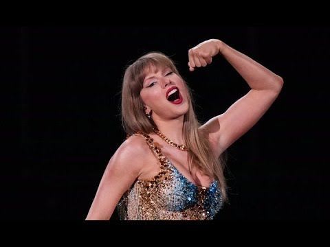 CAUGHT ON CAMERA Taylor Swift performs final surprise song