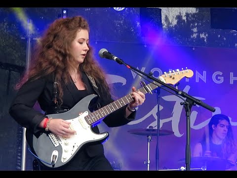 'Slöe' Live at Wokingham Festival 2023
