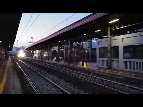 E405 011 in transito a Prato Centrale