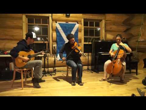 Laura Risk plays 3 tunes from Douglastown (Quebec)...