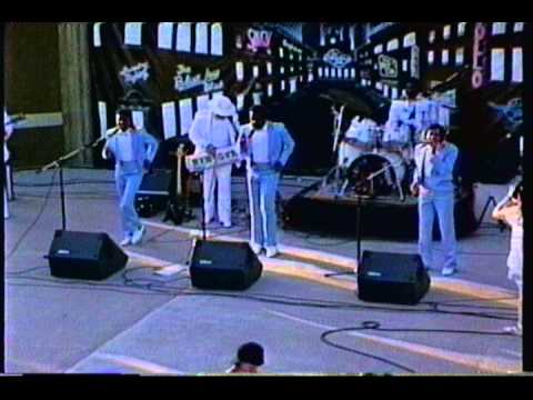 Bob and the Beachcombers with The Wright Choice in Motown Magic