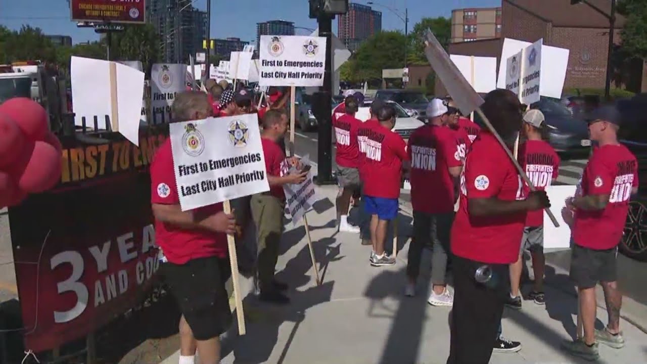 Protestors rally outside Israeli Consulate on day 2 of DNC