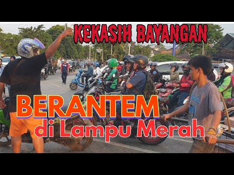 berantem-sama-pacar-di-lampu-merah