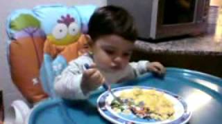 Comiendo yo s&oacute;la con el tenedor