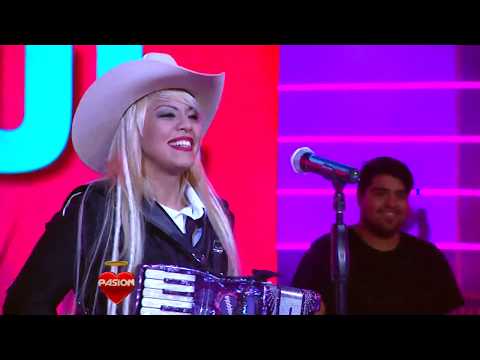 Azul La Dama del Acordeon en vivo en Pasion de Sabado 8 7 2017 parte 1