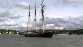 preview picture of video 'Gulden Leeuw is leaving Turku, 28.8.2011'