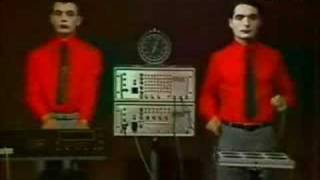 Kraftwerk - The Robots - Radioactivity - 1978 French TV
