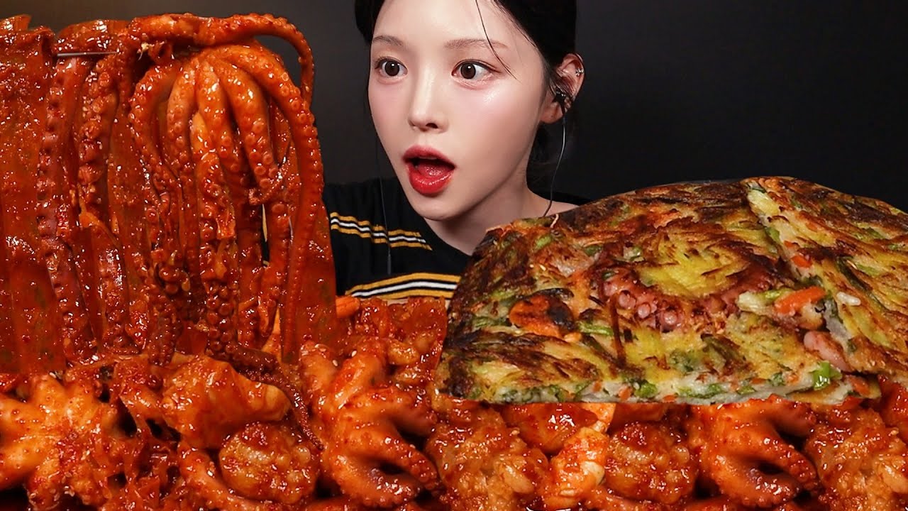 SUB)대창 산낙지 새우 왕창 넣은 불닭해물찜 먹방!🔥파전까지 낙곱새 한식 꿀조합 Spicy Steamed Seafood Mukbang A