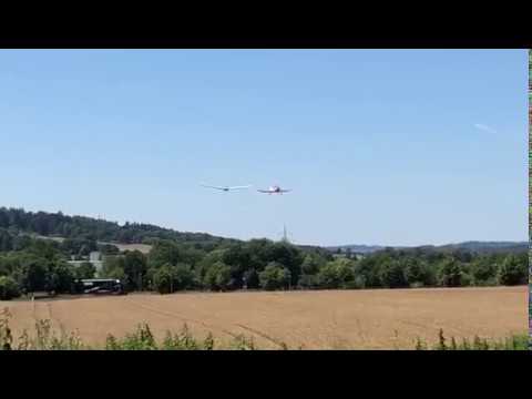 Landung mit anhängendem Segelflugzeug