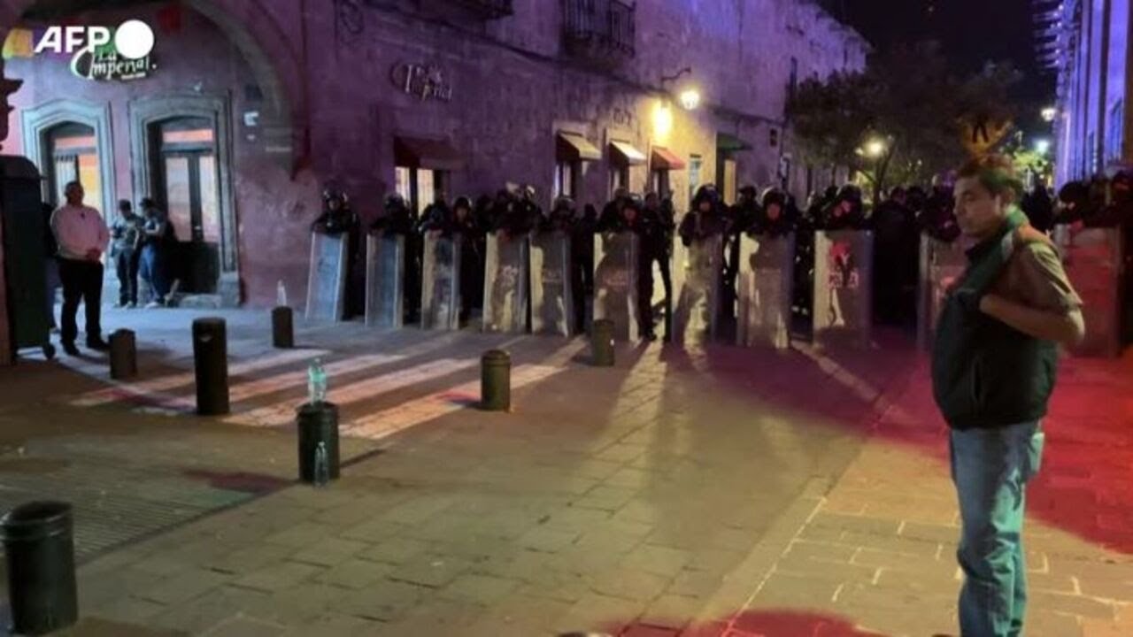 Sindaco assassinato in Messico, tensioni manifestanti-polizia a Morelia