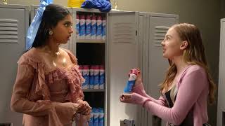 Secret Woman runs to her friend to tell her about an emergency