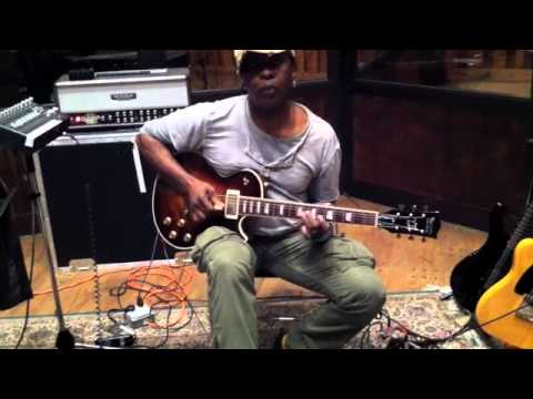 Vernon Reid shredding a Ronin PalusMourn.m4v