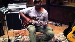 Vernon Reid shredding a Ronin PalusMourn.m4v