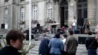 MINO & les etonnants voyageurs Performing at the Fête de la Musique in Bayeux, France