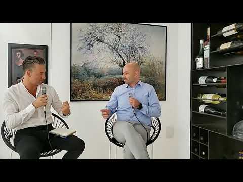 מאיר גלוזברג בשיחה עם ברק דאון, הבעלים של דאון גרופ, משרד תיווך מצליח בתל אביב, על עבודת המתווך