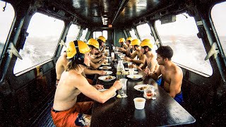 Download lagu How Oil Rig Workers Eat, Sleep & Survive for 28 Days Offshore mp3