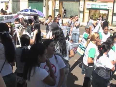 ALUNOS VÃO AS RUAS DE PEDREIRAS NO DIA DE COMBATE AO TABACO