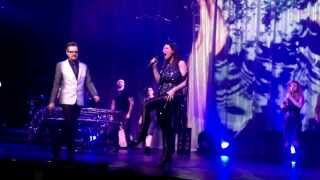 Laura Pausini - Entre tu y mil mares with Aleks Syntek - Arena Ciudad Mexico DF - 28/2/2014