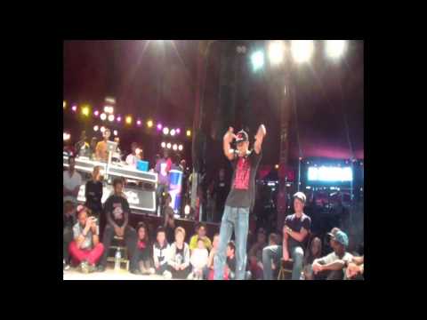 WHO IZ WHO 2012 - (krump) WRECKER VS KELIAS by YOUVAL