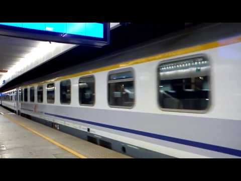 EP09-002 z EIC 3104 Sawa odjeżdża ze stacji Warszawa Centralna.