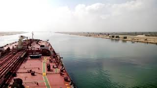 preview picture of video 'Ship passing under suez canal bridge'