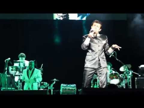 In Lamhon Ke Daaman Mein - Sonu Nigam Live HD