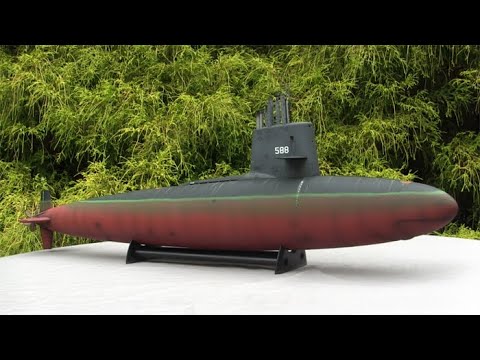 1/72nd scale USS Scamp (SSN-588) fast attack submarine part 2of 2 (model complete)