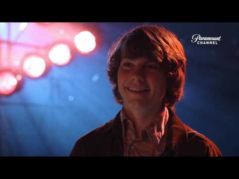 Почти Знаменит на Paramount Channel