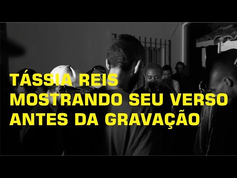 Tássia Reis apresentando o verso de Afrontamento antes da gravação