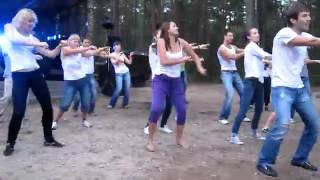 Download lagu ISsoft - Flashmob Moves Like Jagger mp3