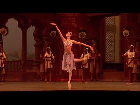 LA BAYADÈRE - Gamzatti Variation (Olga Marchenkova - Bolshoi Ballet)
