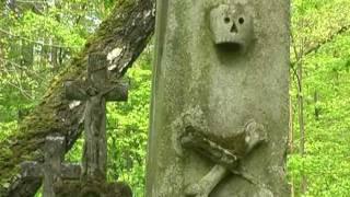 preview picture of video 'Stare Brusno - opuszczony cmentarz w lesie part. 2'