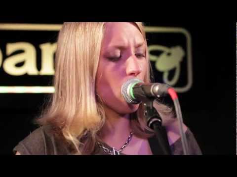 Hannah Scott - Days Of Wine (Live @ Camden Barfly)