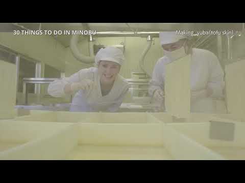 Making yuba （tofu skin）