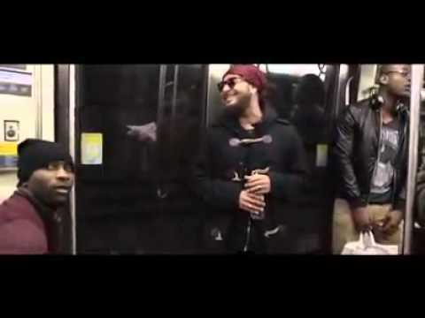 Stylly Dean chante dans le metro