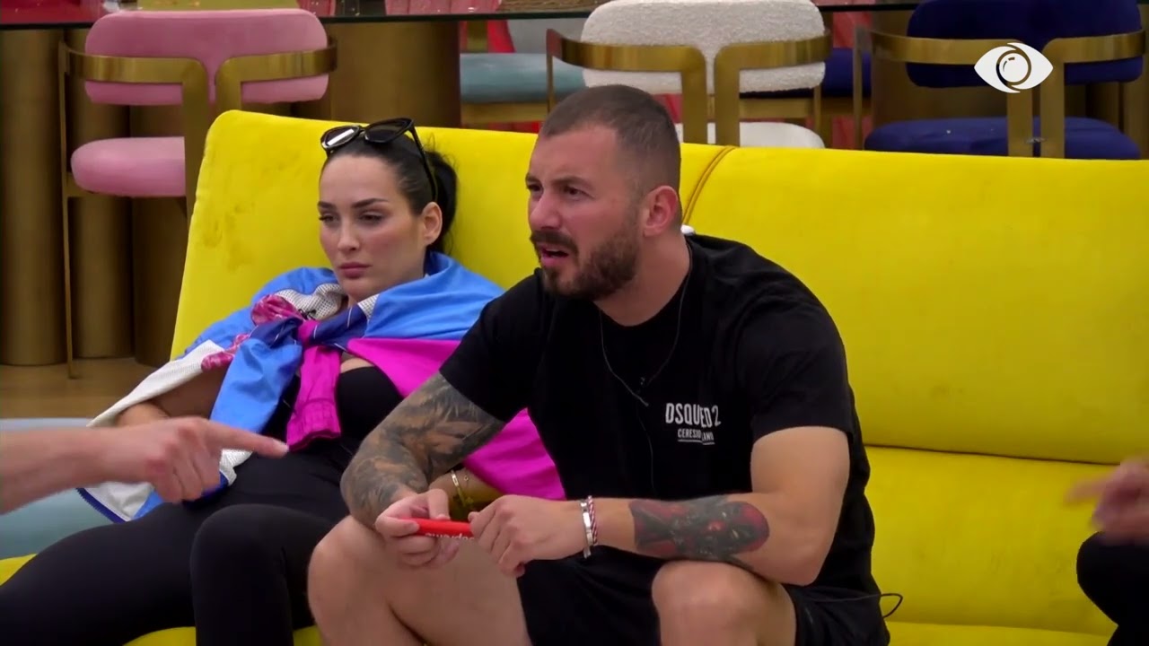 “Je e paaftë për të folur”/ Vijon debati mes Ledjonës dhe Romeos: Të kishe fantazinë time…