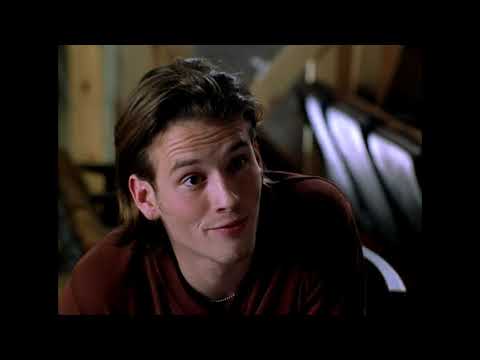 Jawbreaker 1999 trailer still of the queen bees walking the hall in slow motion