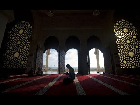 A është i rregullt namazi nëse jemi në uljen e fundit të tij dhe na zë koha e namazit tjetër?