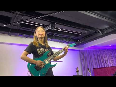 Hazuki she plays Michael Schenker Song - Into The Arena