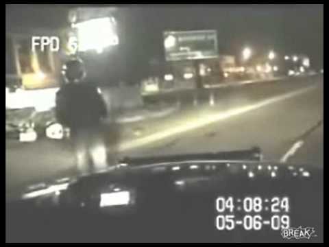 motorcyclist hits a cop in intersection 1z New