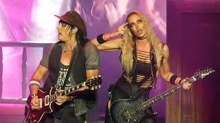 Nita Strauss (with Alice Cooper) "Billion Dollar Babies" Live Paris 2024