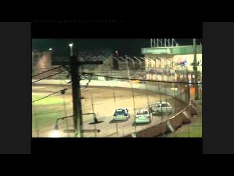 James Elliott 4 Cylinder Feature Lismore Speedway 24.3.2012.wmv
