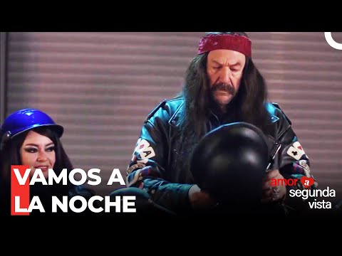 Mukaddes Y Sevket Se Divierten Por La Noche - Amor a Segunda Vista