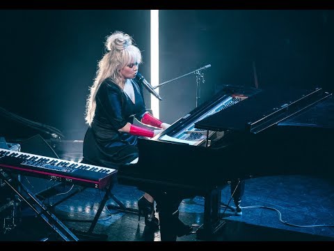 Linda Leen- Wicked Game LIVE at Palladium Riga, 2017