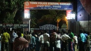 preview picture of video 'over 200 residents of Bargarh Hatpada Gheraoed Town PS over police excess'