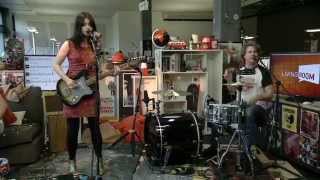 Blood Red Shoes - An Animal (6/13)