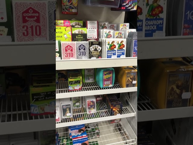 Vídeo relacionado con El Mundo a la Carta - 51 Trips - Juego de Cartas de Viaje - Descubre Lugares y Paises Maravillosos - Regalo Pareja y Amigos