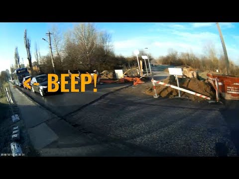 Kerékpárossal udvarias, azonnali dudálás - Courteous with a cyclist, immediate beep