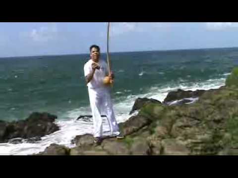 Toques de Berimbau e Cantos de Capoeira, com o Mestre Amaro  da Academia Marinheiro (Suzano/SP)